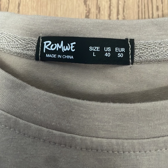 “Don’t Talk to Strangers” Alien Retro T-Shirt - Picture 2 of 3